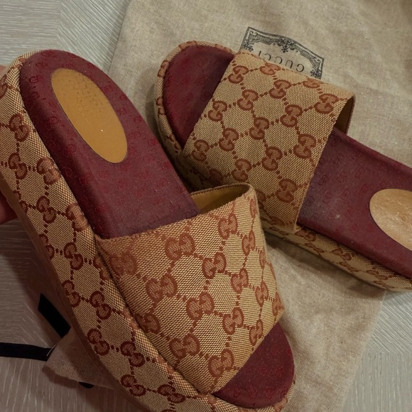 Gucci Women's Beige and Brown Logo Heels